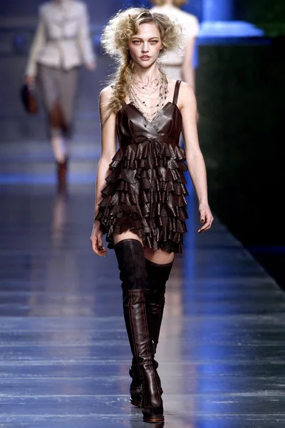 Look 15